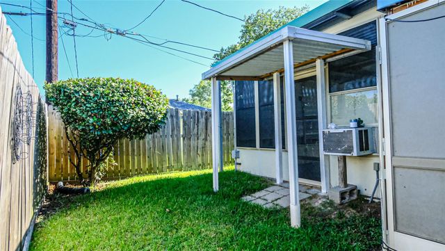 2004 W Gulf Street W, Baytown, TX 77520