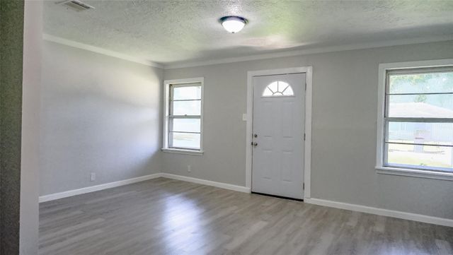 2004 W Gulf Street W, Baytown, TX 77520