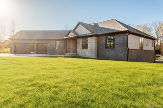 16665 Kings Fairway Lane, Grand Blanc, MI 48439