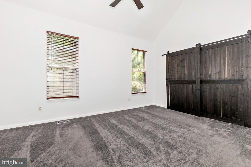 Image 12 of property listing at 49 LAKE PARK CT #954, Germantown, MD 20874