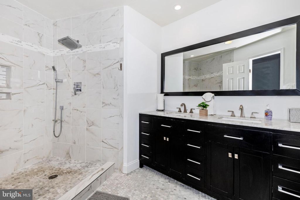 Image 16 of property listing at 49 LAKE PARK CT #954, Germantown, MD 20874