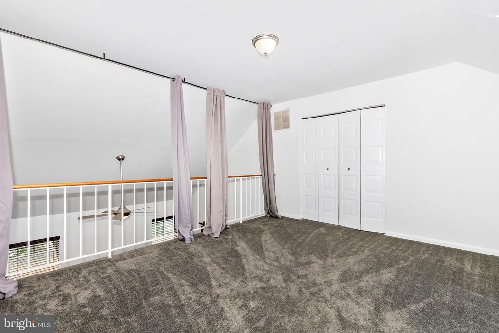 Image 17 of property listing at 49 LAKE PARK CT #954, Germantown, MD 20874