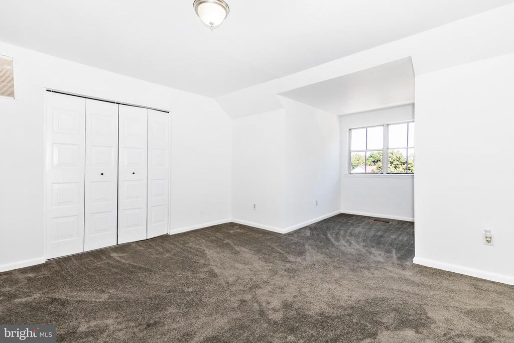 Image 20 of property listing at 49 LAKE PARK CT #954, Germantown, MD 20874