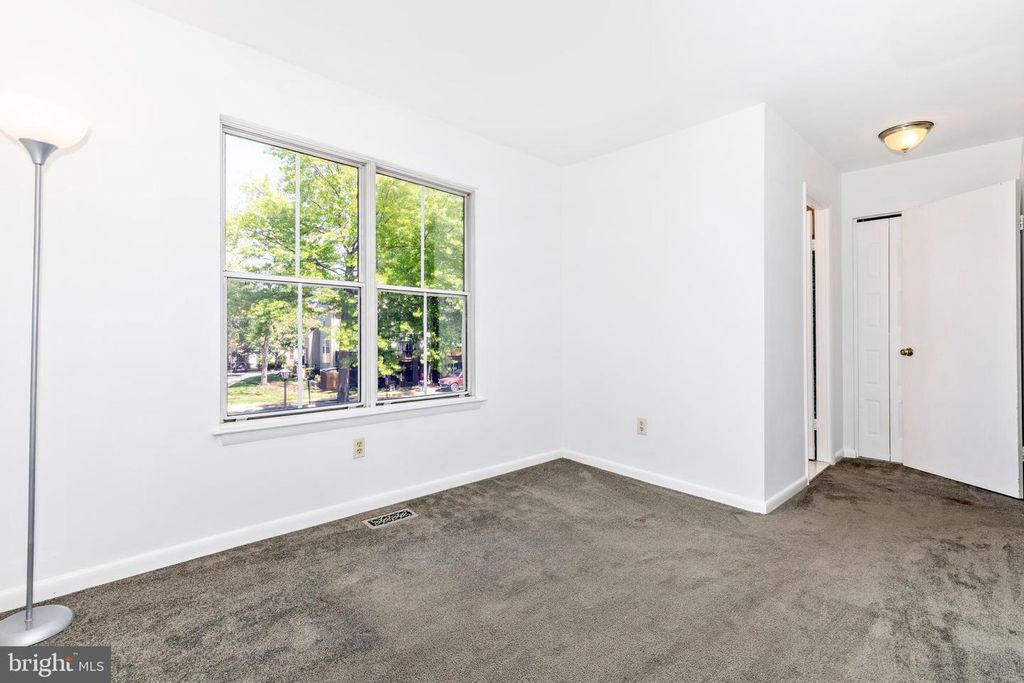 Image 21 of property listing at 49 LAKE PARK CT #954, Germantown, MD 20874