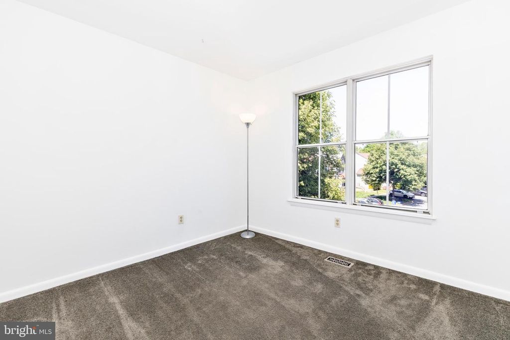 Image 22 of property listing at 49 LAKE PARK CT #954, Germantown, MD 20874