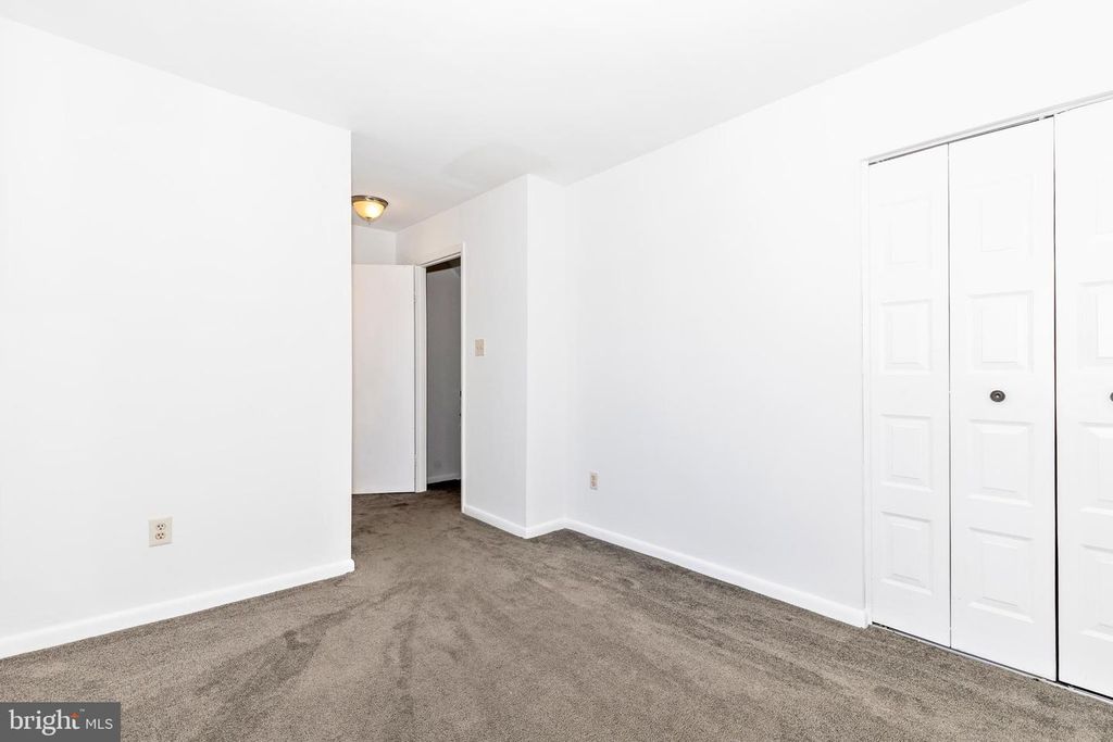 Image 23 of property listing at 49 LAKE PARK CT #954, Germantown, MD 20874