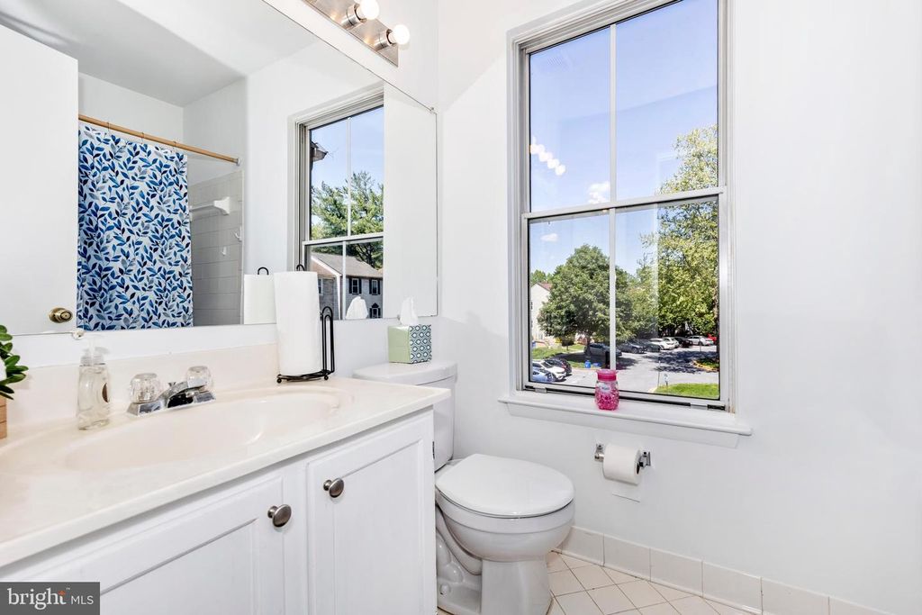 Image 24 of property listing at 49 LAKE PARK CT #954, Germantown, MD 20874