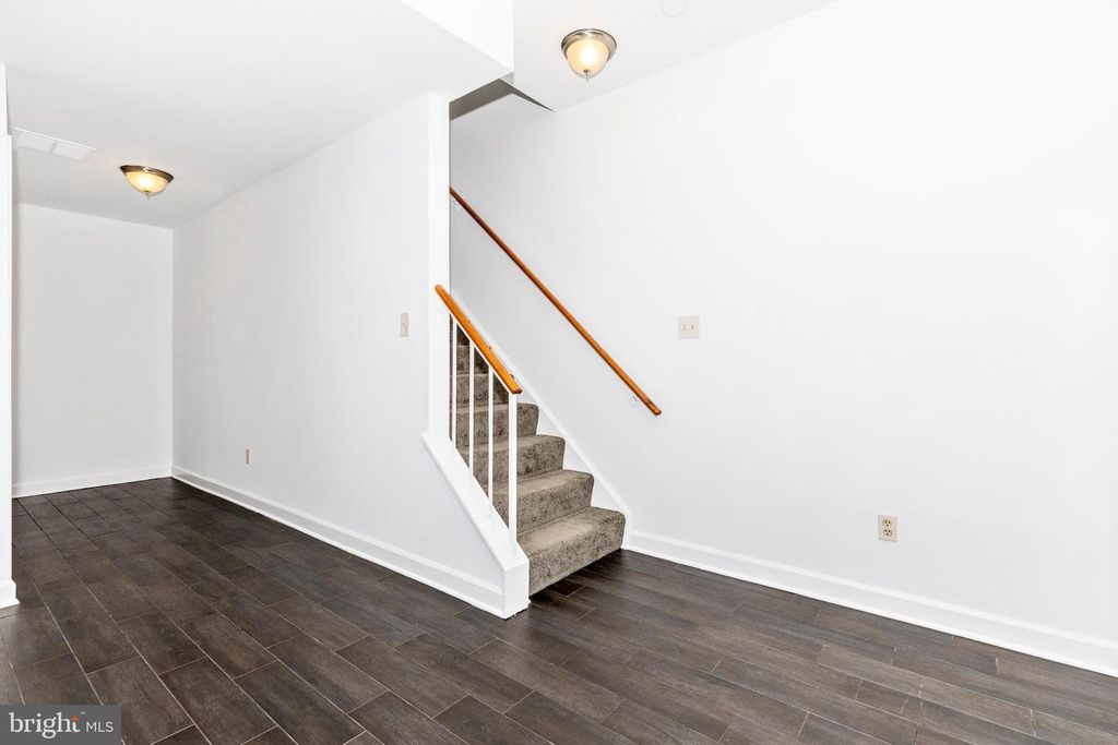 Image 25 of property listing at 49 LAKE PARK CT #954, Germantown, MD 20874