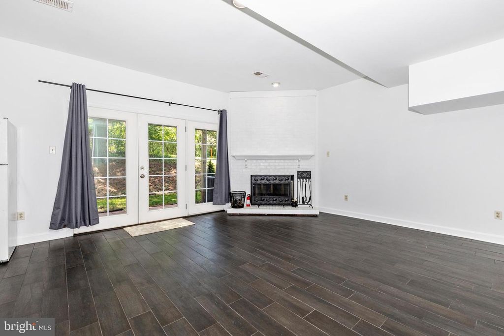 Image 26 of property listing at 49 LAKE PARK CT #954, Germantown, MD 20874