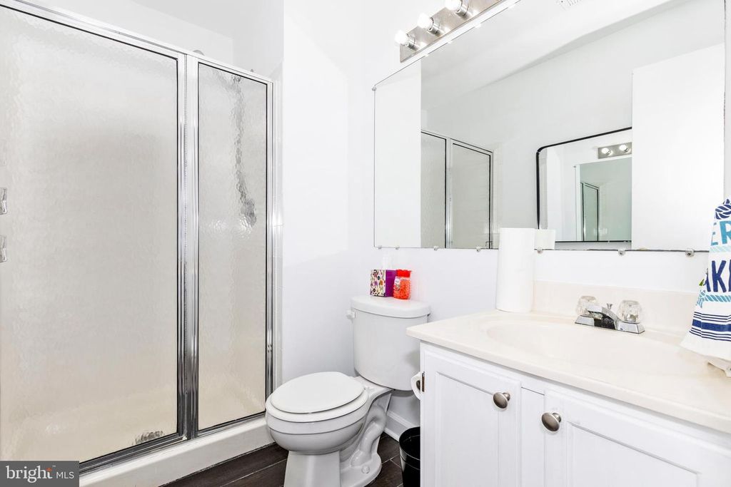Image 28 of property listing at 49 LAKE PARK CT #954, Germantown, MD 20874
