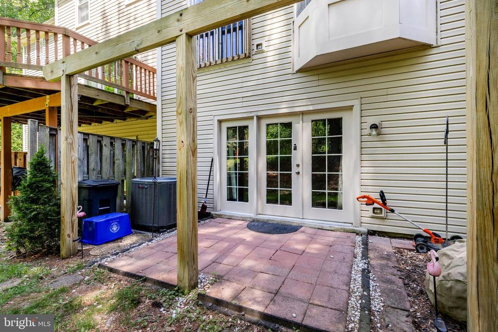 Image 30 of property listing at 49 LAKE PARK CT #954, Germantown, MD 20874