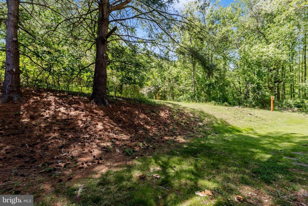 Image 31 of property listing at 49 LAKE PARK CT #954, Germantown, MD 20874