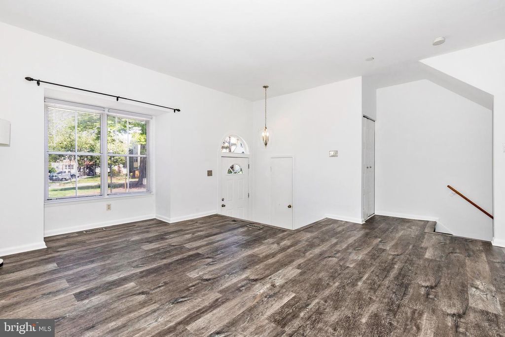 Image 5 of property listing at 49 LAKE PARK CT #954, Germantown, MD 20874