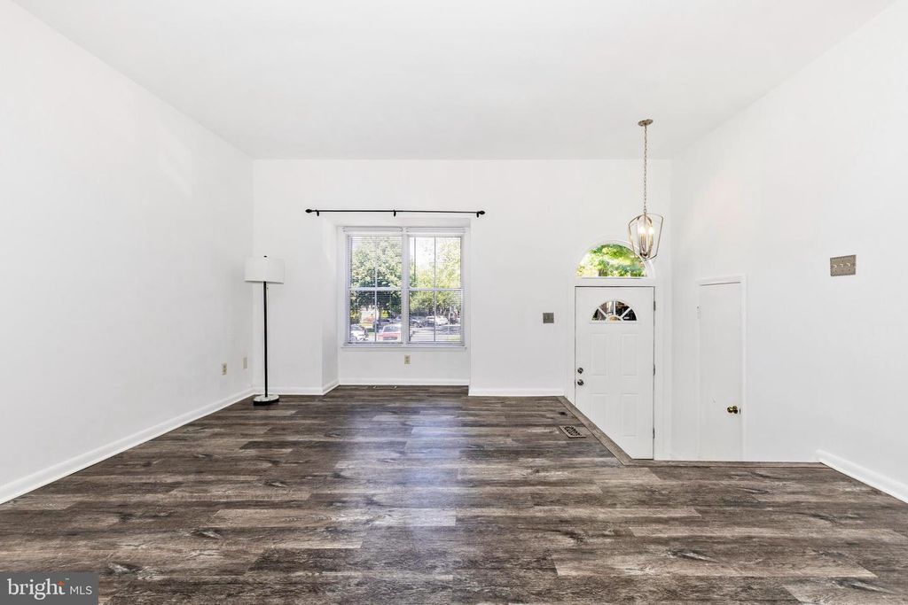 Image 6 of property listing at 49 LAKE PARK CT #954, Germantown, MD 20874