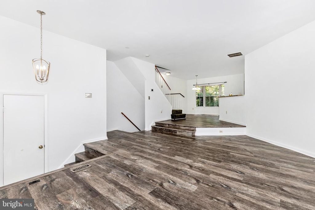 Image 7 of property listing at 49 LAKE PARK CT #954, Germantown, MD 20874