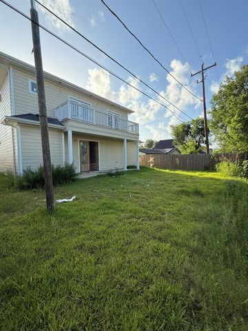 823 Santa Anna Lane, La Porte, TX 77571