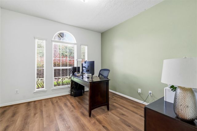 4906 Canterbury Way, Houston, TX 77069