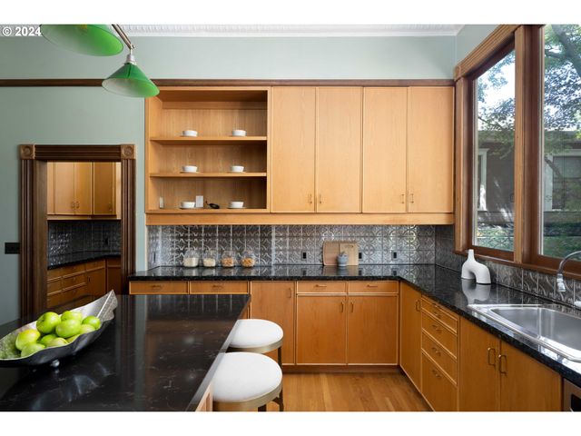 726 Nw 22ND Ave, Portland, OR 97210