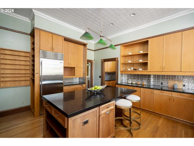 726 Nw 22ND Ave, Portland, OR 97210