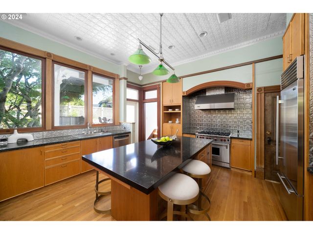 726 Nw 22ND Ave, Portland, OR 97210