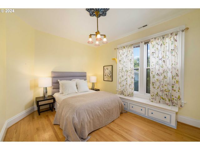 726 Nw 22ND Ave, Portland, OR 97210