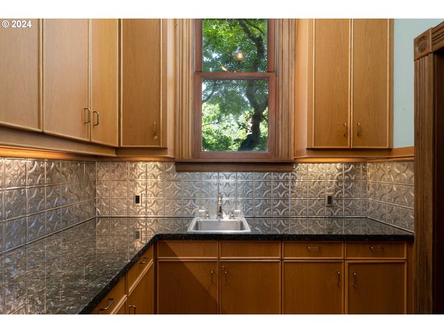 726 Nw 22ND Ave, Portland, OR 97210