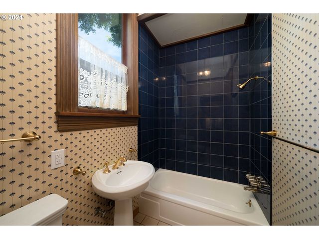 726 Nw 22ND Ave, Portland, OR 97210