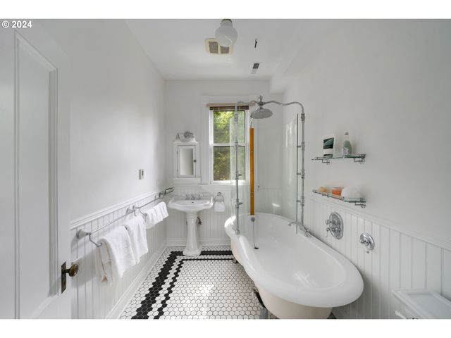 726 Nw 22ND Ave, Portland, OR 97210