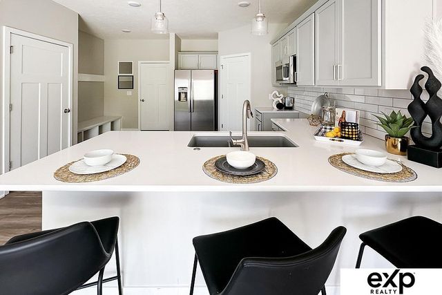 7919 N 93rd Street, Omaha, NE 68122