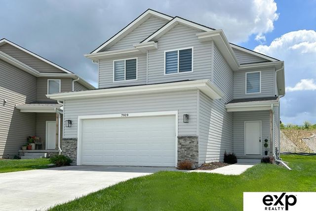 7919 N 93rd Street, Omaha, NE 68122