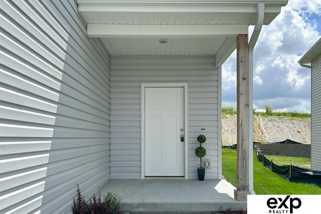 7919 N 93rd Street, Omaha, NE 68122