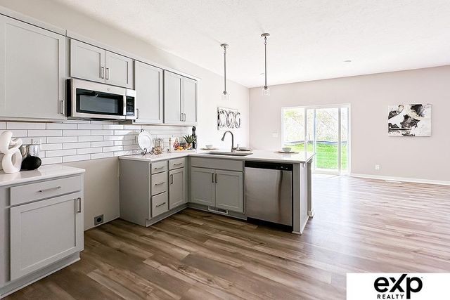 7919 N 93rd Street, Omaha, NE 68122