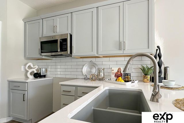 7919 N 93rd Street, Omaha, NE 68122