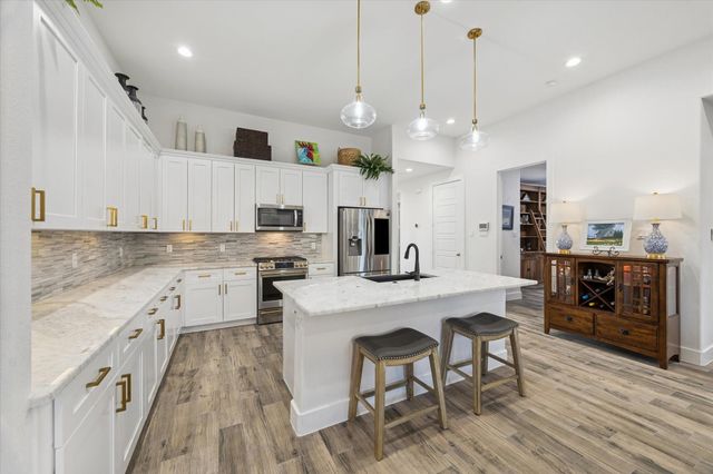 203 Hampton Glen Road, Montgomery, TX 77356