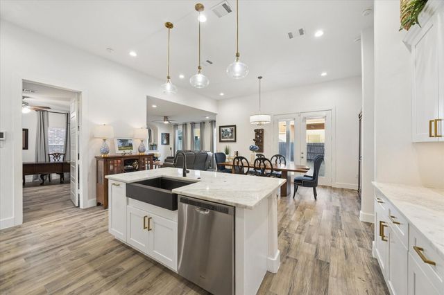 203 Hampton Glen Road, Montgomery, TX 77356