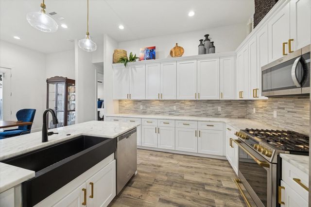 203 Hampton Glen Road, Montgomery, TX 77356