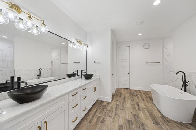 203 Hampton Glen Road, Montgomery, TX 77356