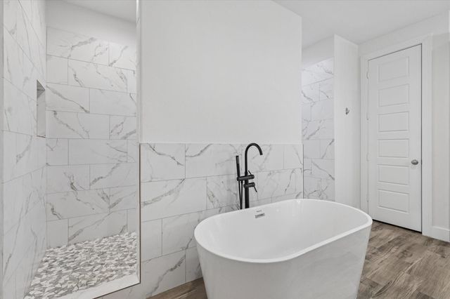 203 Hampton Glen Road, Montgomery, TX 77356