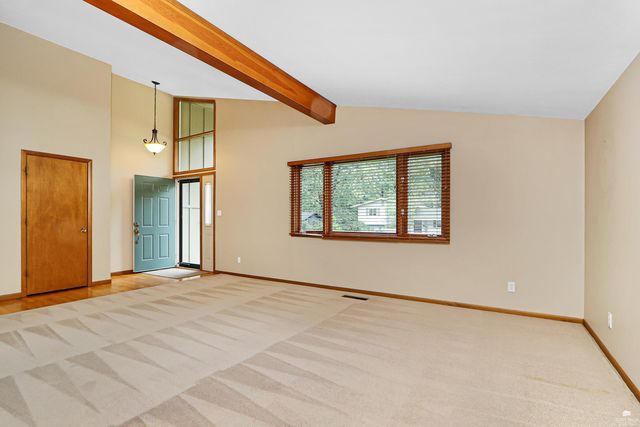 2827 Oregon Lane, Manhattan, KS 66502