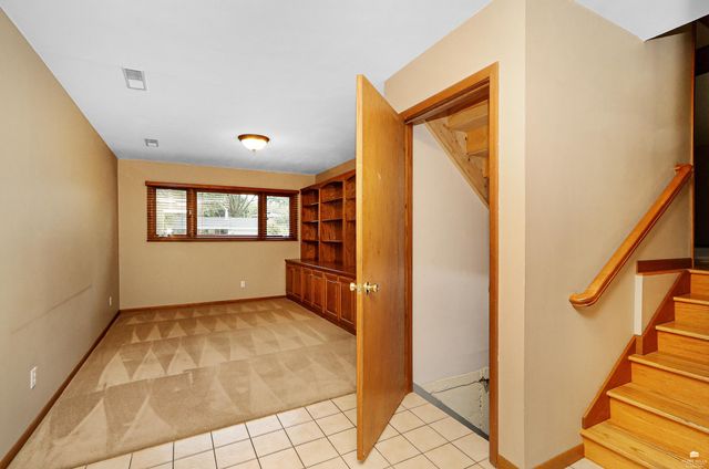 2827 Oregon Lane, Manhattan, KS 66502