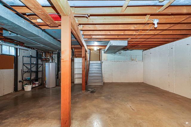 2827 Oregon Lane, Manhattan, KS 66502