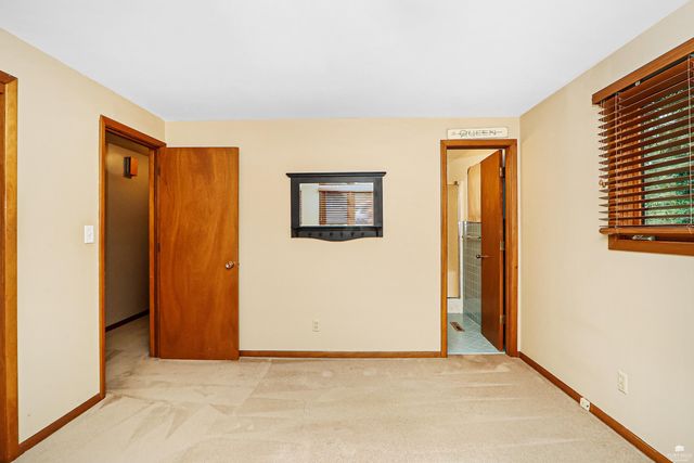 2827 Oregon Lane, Manhattan, KS 66502
