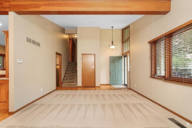 2827 Oregon Lane, Manhattan, KS 66502