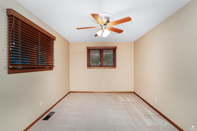 2827 Oregon Lane, Manhattan, KS 66502