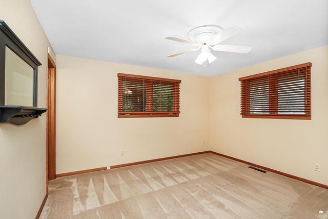 2827 Oregon Lane, Manhattan, KS 66502