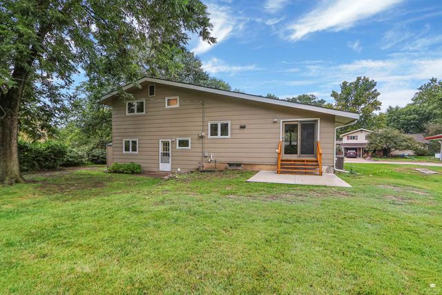 2827 Oregon Lane, Manhattan, KS 66502