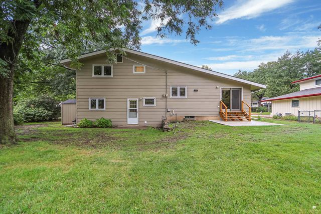 2827 Oregon Lane, Manhattan, KS 66502