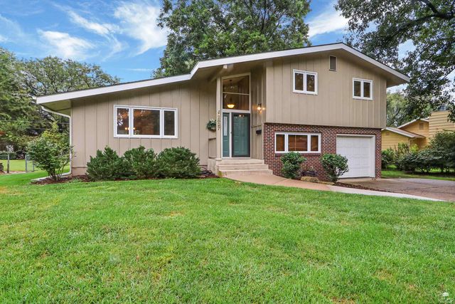 2827 Oregon Lane, Manhattan, KS 66502
