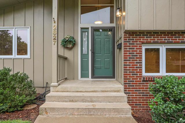 2827 Oregon Lane, Manhattan, KS 66502