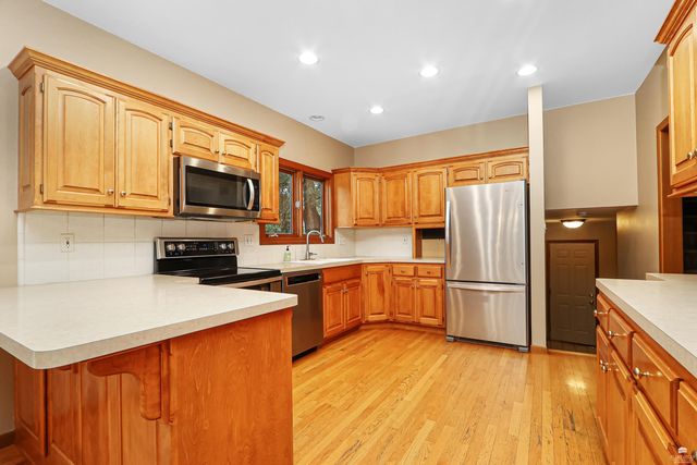 2827 Oregon Lane, Manhattan, KS 66502